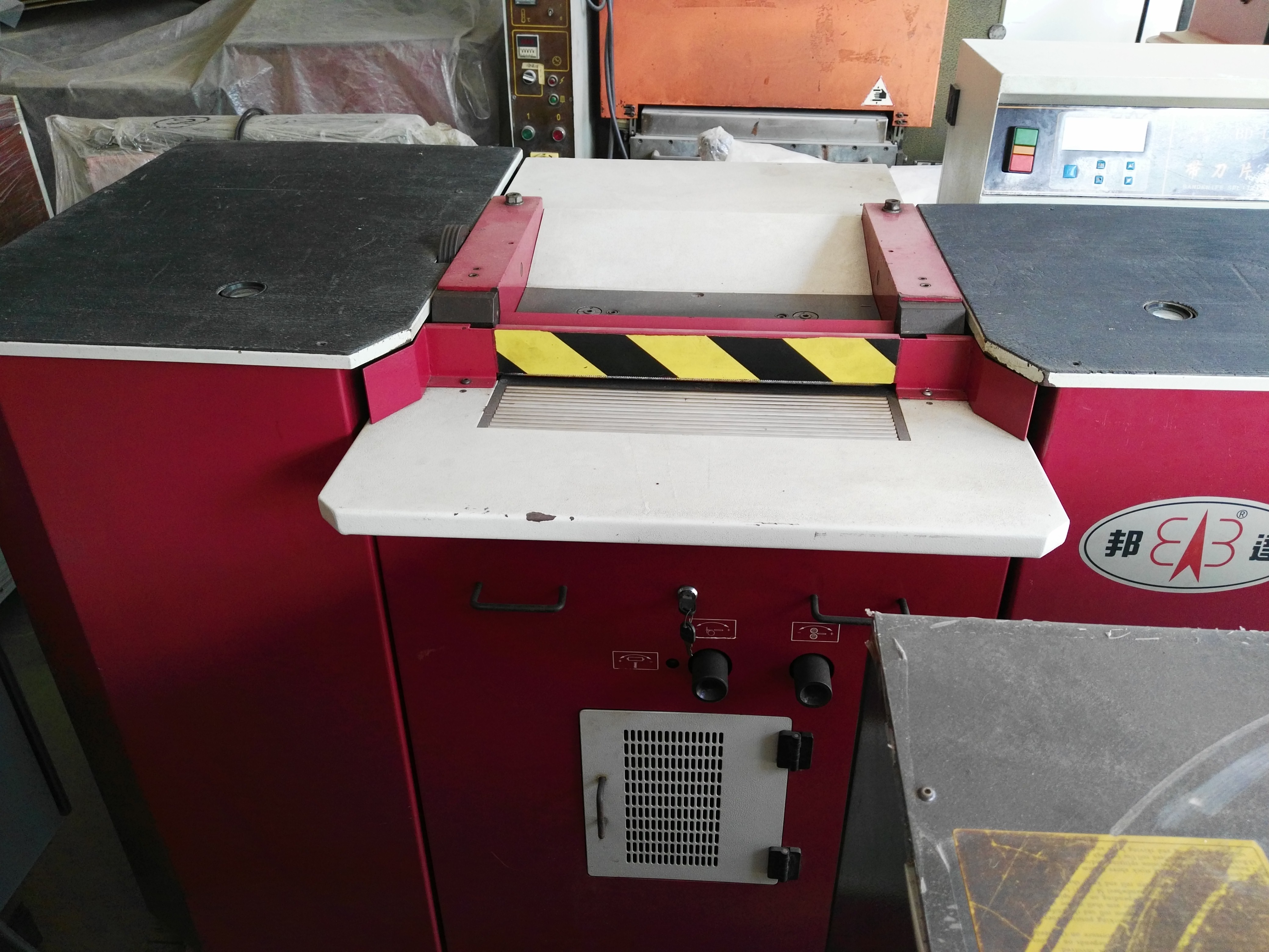 供應(yīng)二手S520片皮機(jī)。深圳片皮機(jī)