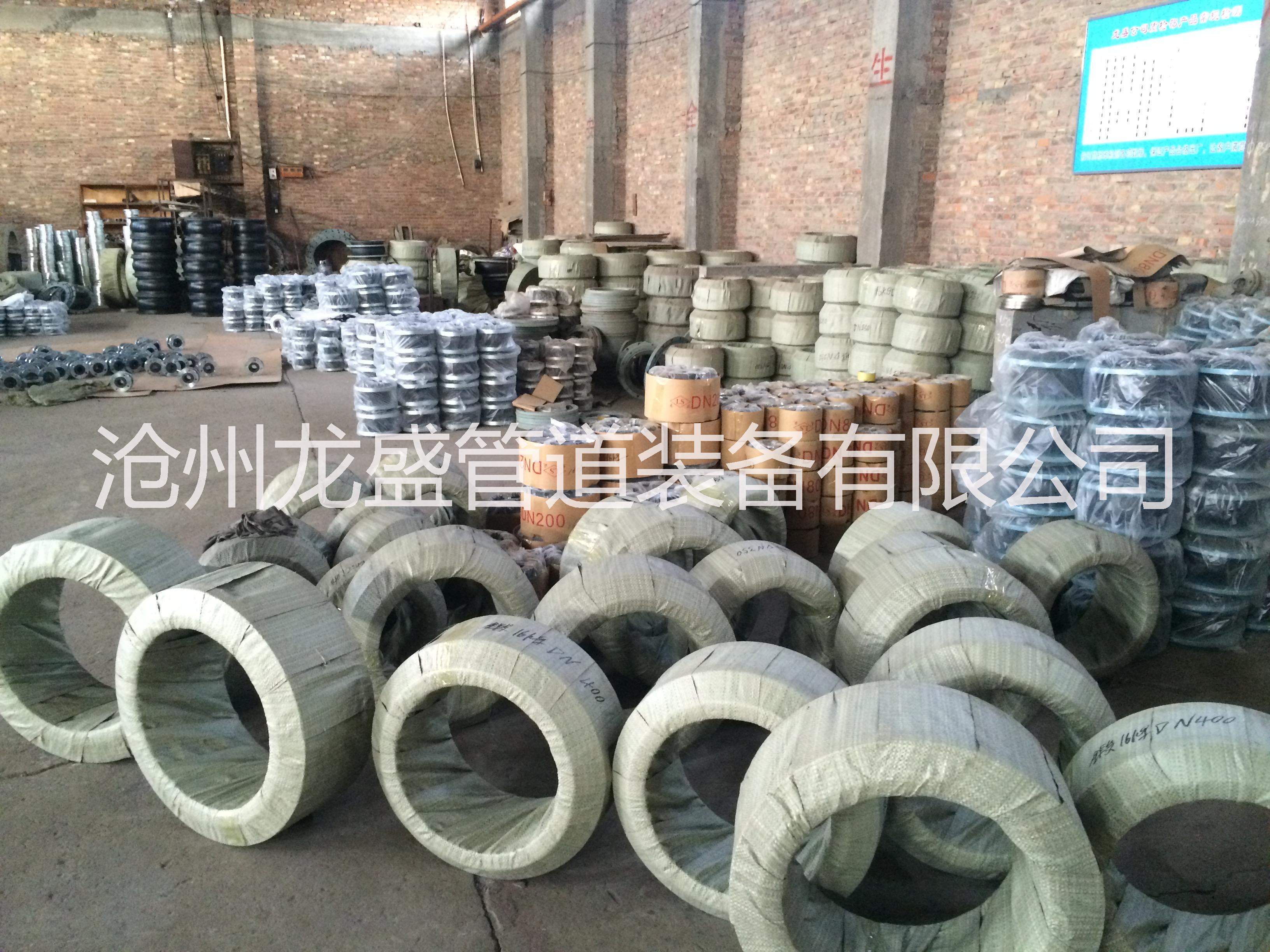 供應(yīng)丹東DN1000柔性橡膠軟接頭，滄州龍盛專業(yè)生產(chǎn)管件管道配件電話