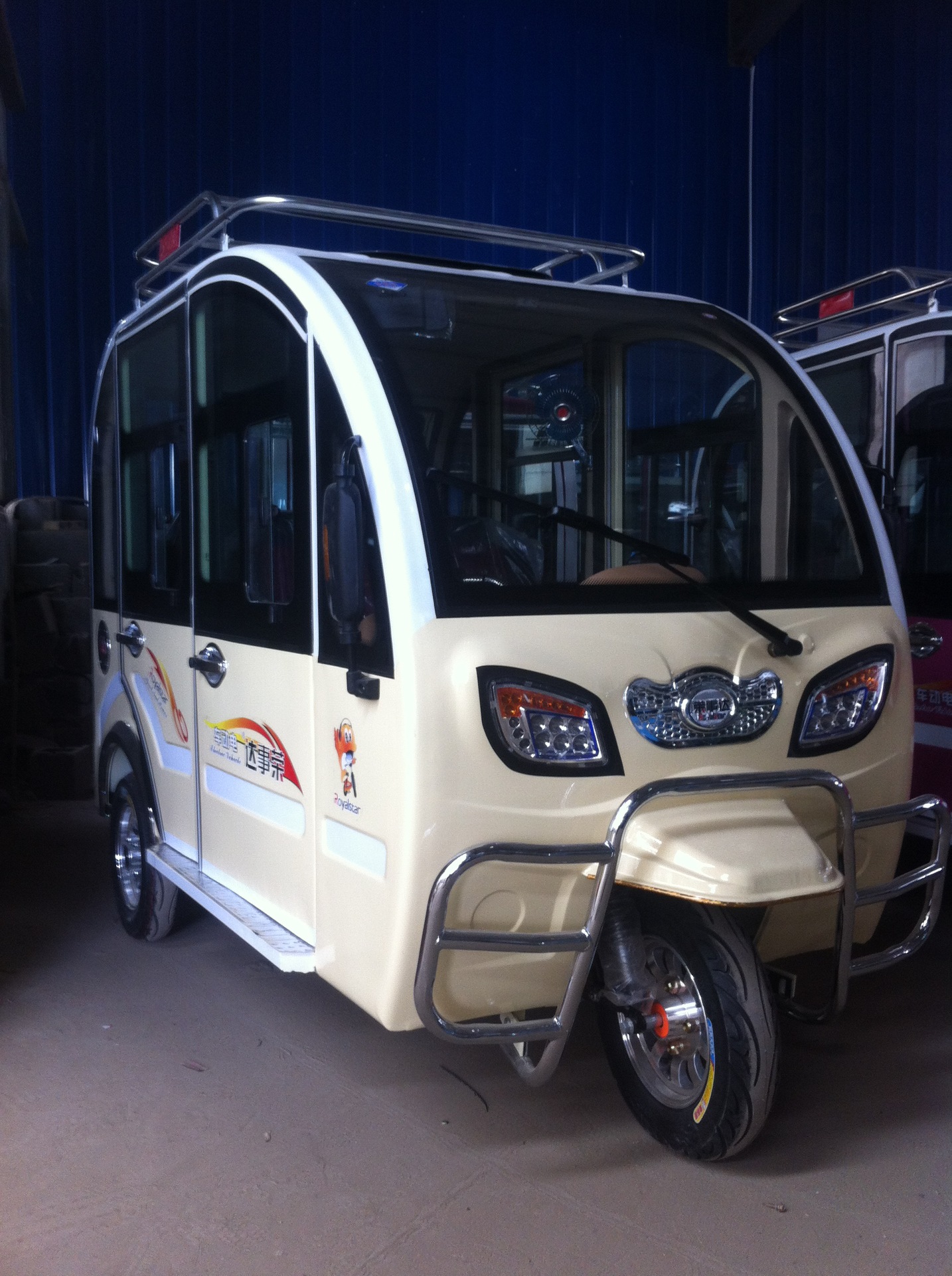 供應(yīng)濟(jì)寧馳通封閉式電動三輪車、