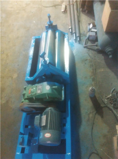 供應(yīng)用于鐵板、鋁板、不繡鋼板材卷筒成型的錐形卷圓機生產(chǎn)，電動卷圓機規(guī)格，大小頭錐形卷板機銷售，錐形卷筒機批發(fā)