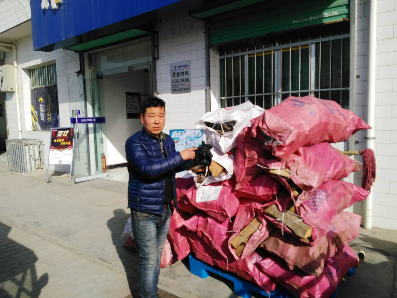 供應(yīng)用于燒烤的純蘋果木燒烤劈柴