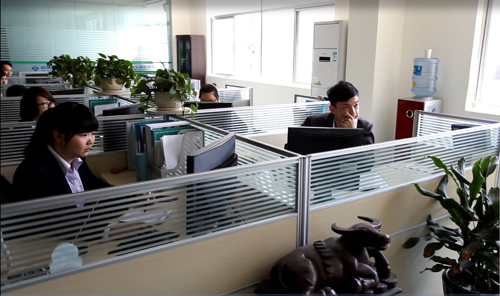 供應(yīng)用于的精岳模具 成就團(tuán)隊(duì)輝煌