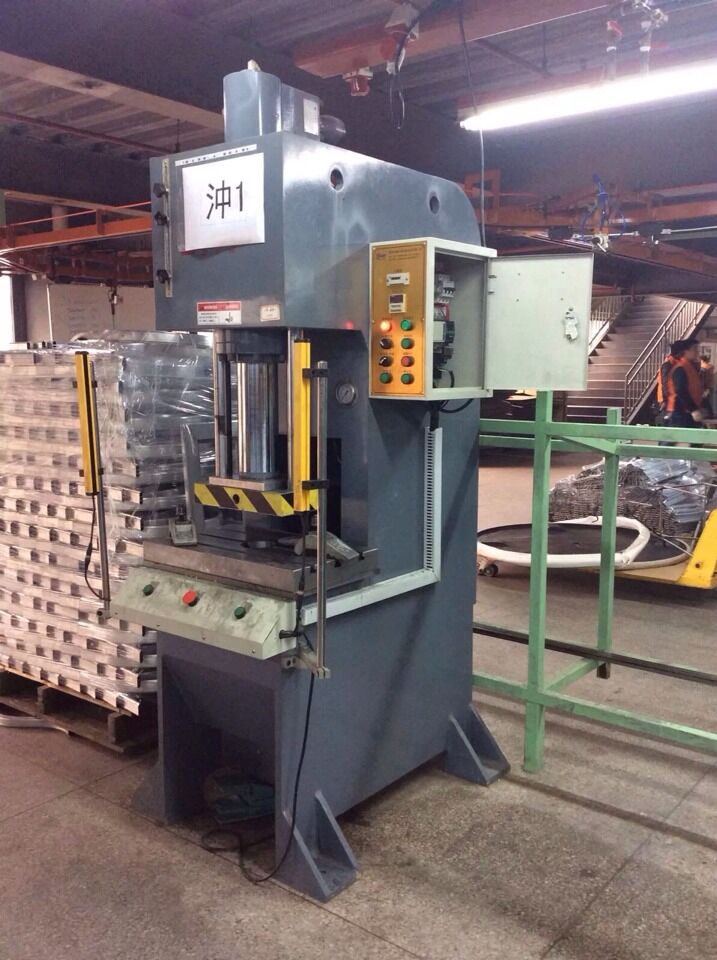 供應上海臺式液壓機，上海中小型液壓機，鑫臺銘-102臺式液壓機系列