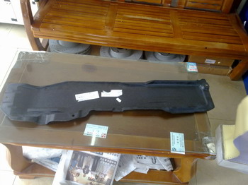 供應奔馳B200發(fā)動機護板