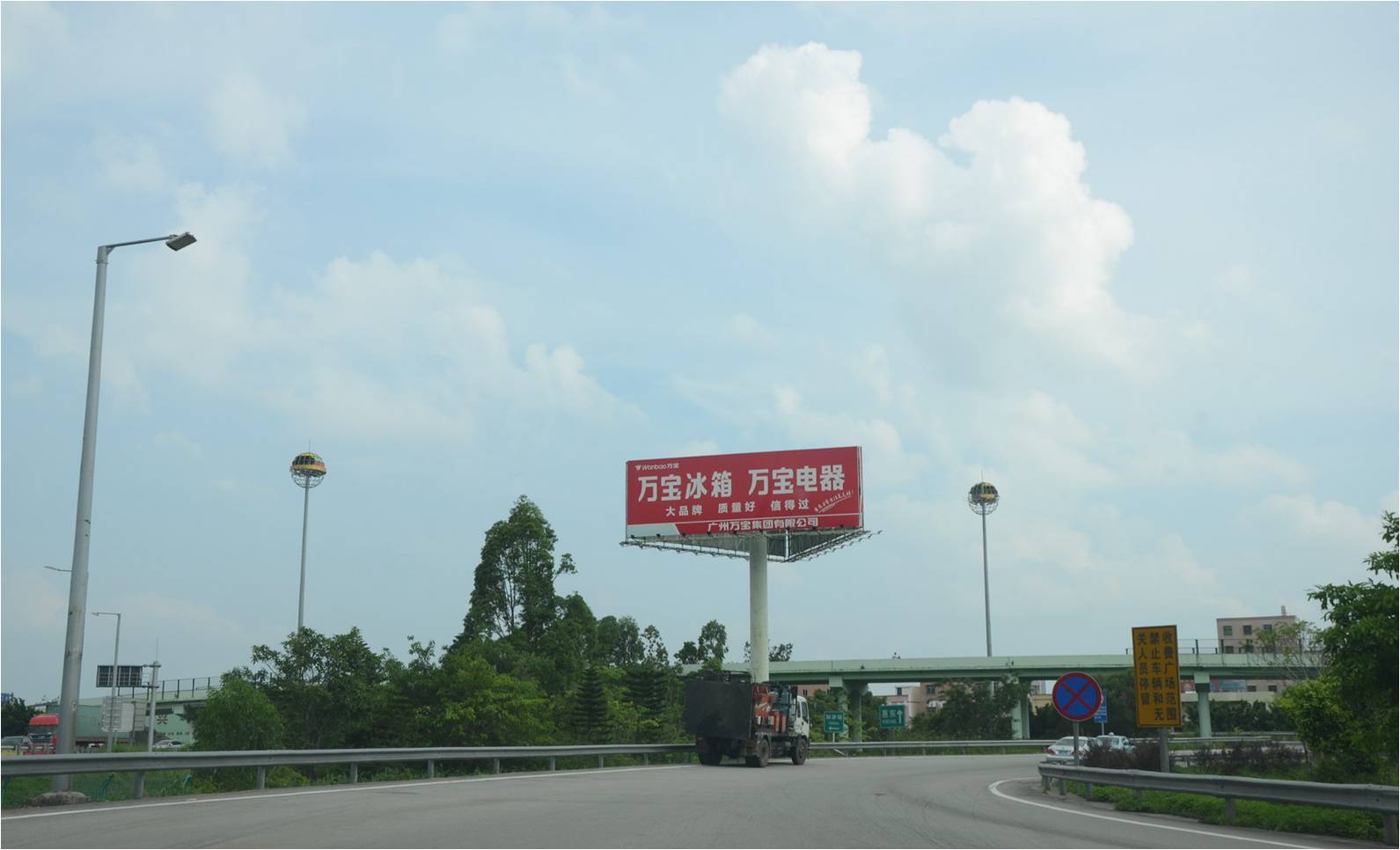 供應(yīng)廣惠高速小金口互通單立柱招租