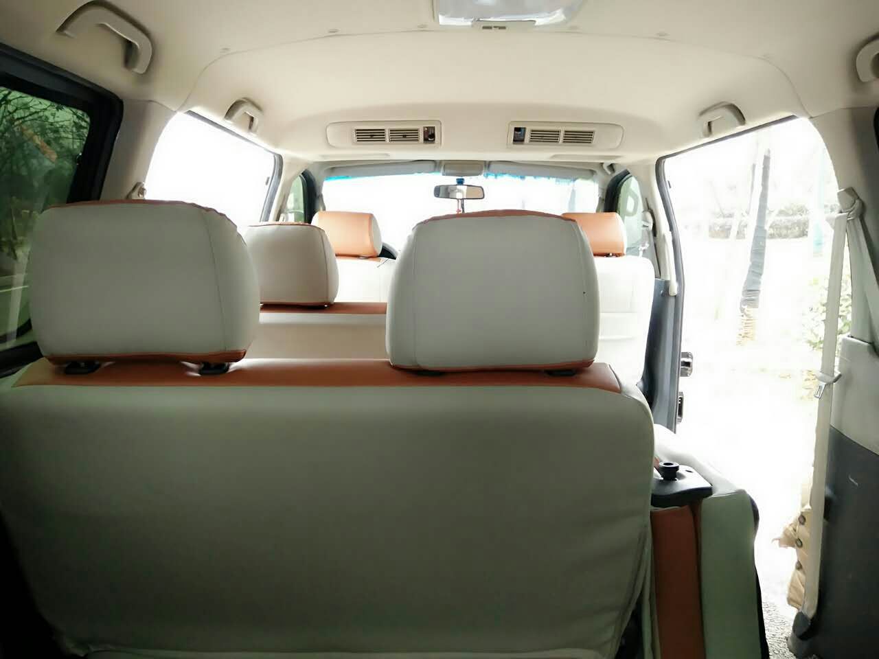 供應長沙租車11座格瑞斯商務包車