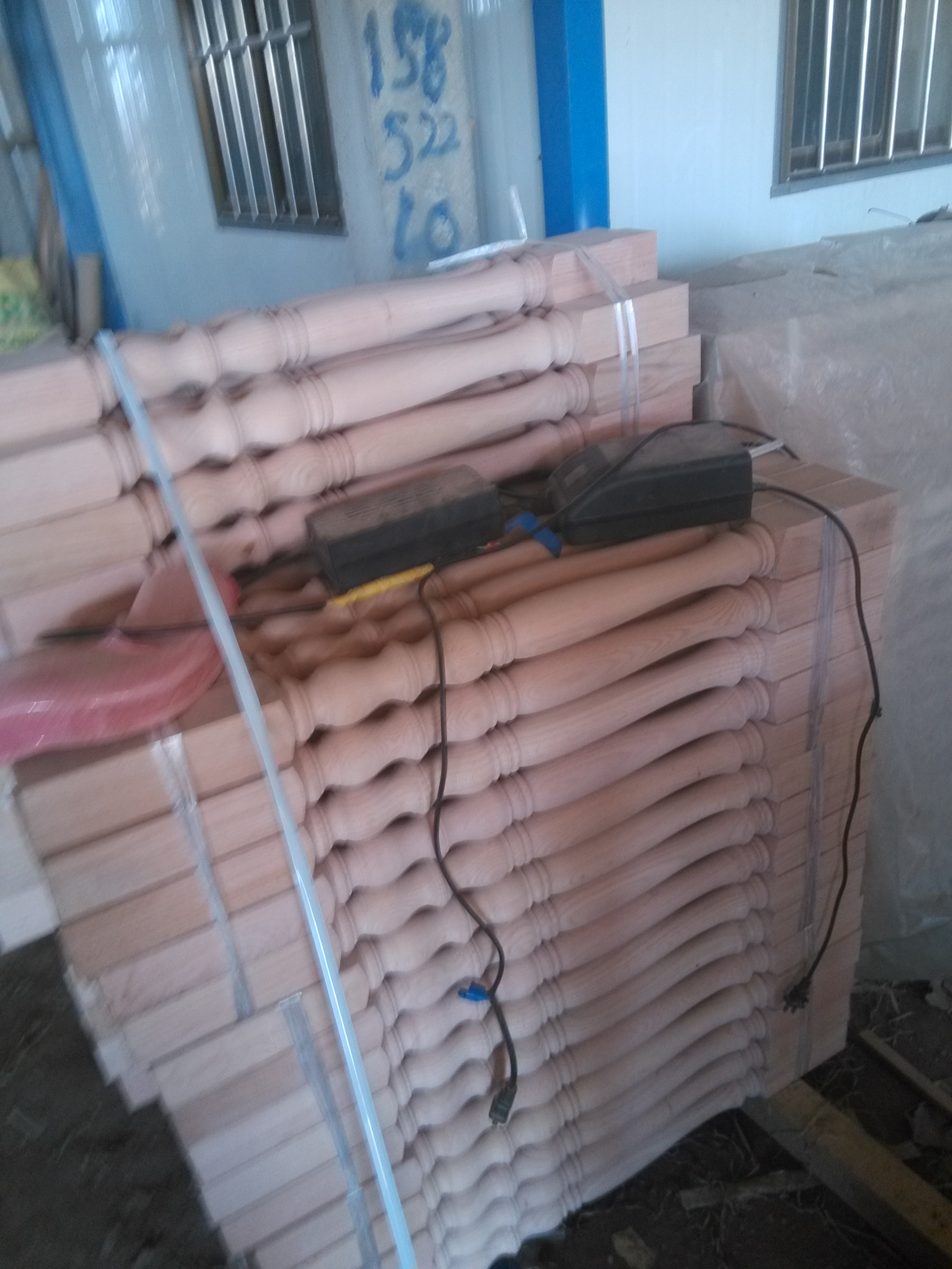 供應(yīng)用于樓梯立柱的實木樓梯立柱扶手k