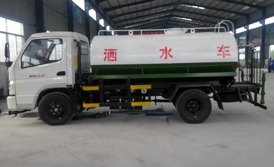 山東哪里生產(chǎn)灑水車 10立方灑水車價(jià)格 145灑水車廠家