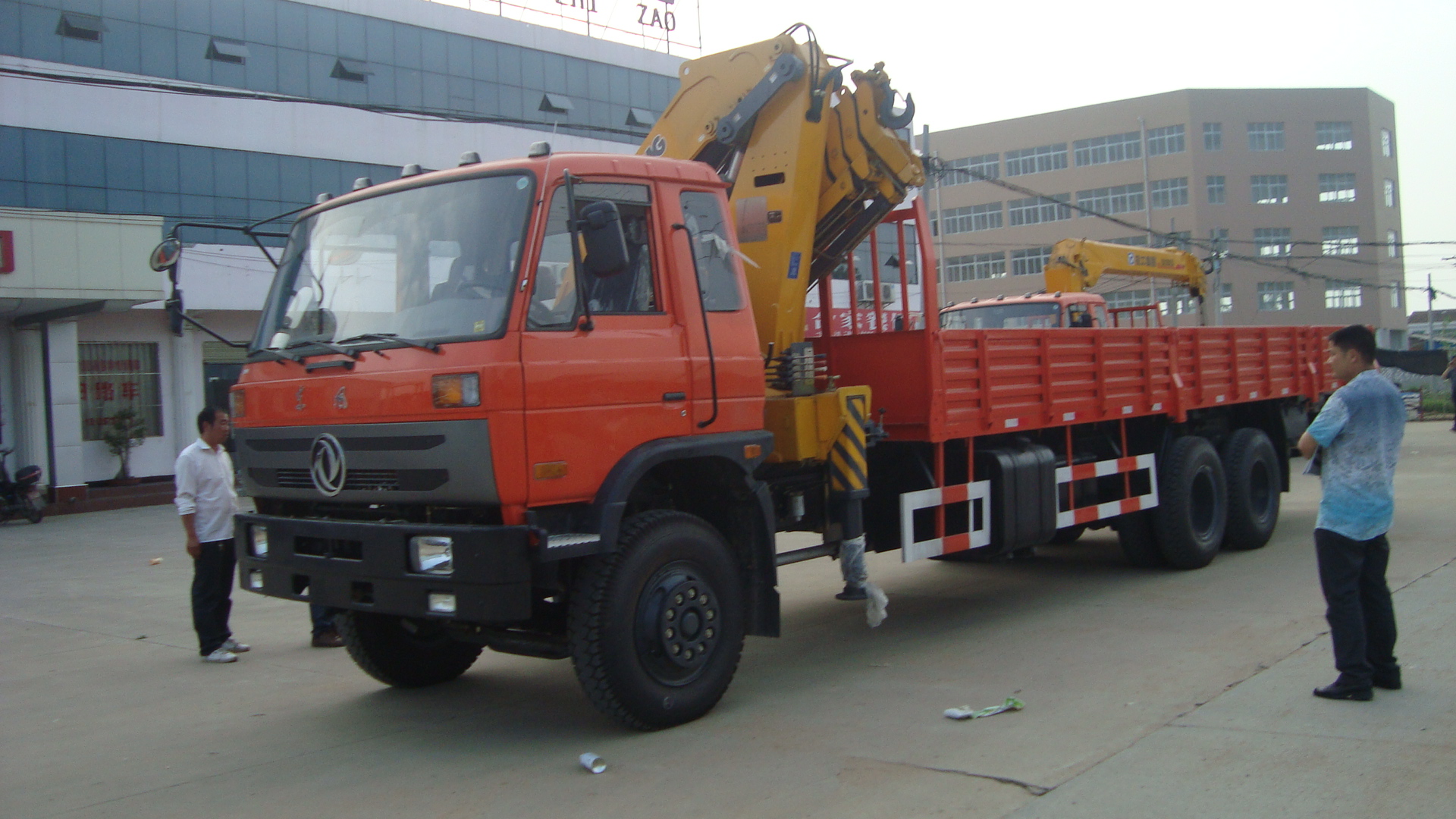 廠家徐工10噸東風(fēng)后八輪折臂隨車(chē)吊廠家