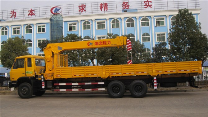 供應(yīng)用于隨車起重運輸?shù)?0噸東風(fēng)后八輪程力隨車吊