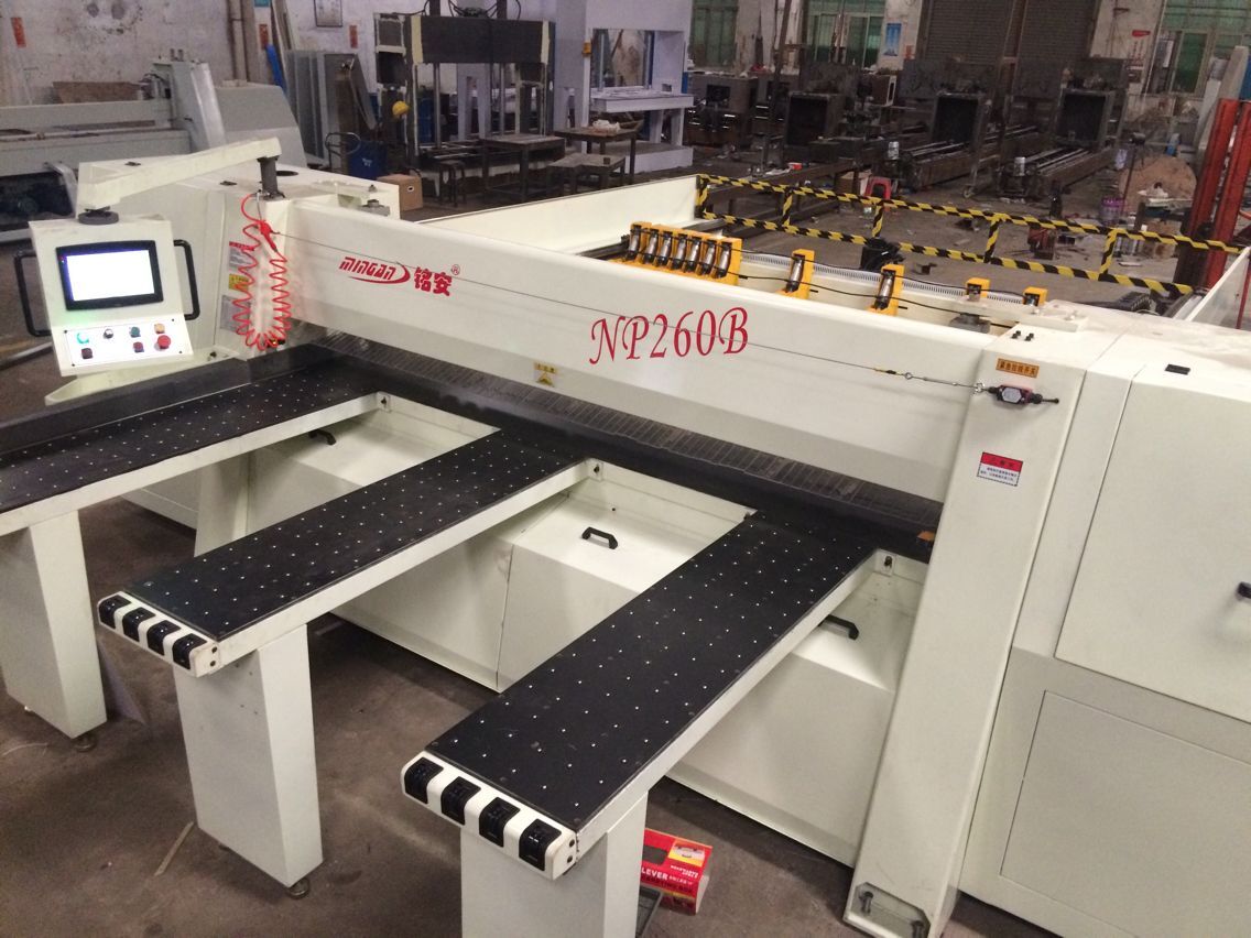 供應(yīng)電子裁板鋸1