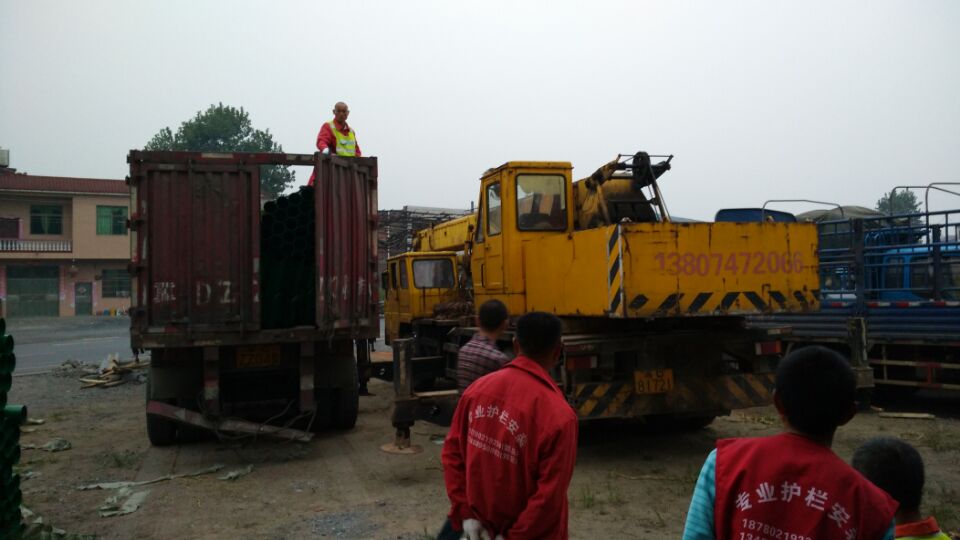 供應(yīng)用于高速公路的供應(yīng)湖南護(hù)欄板