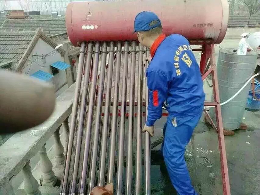 太陽能清洗商機(jī)加盟，太陽能清洗怎么操作，太陽能除垢劑！