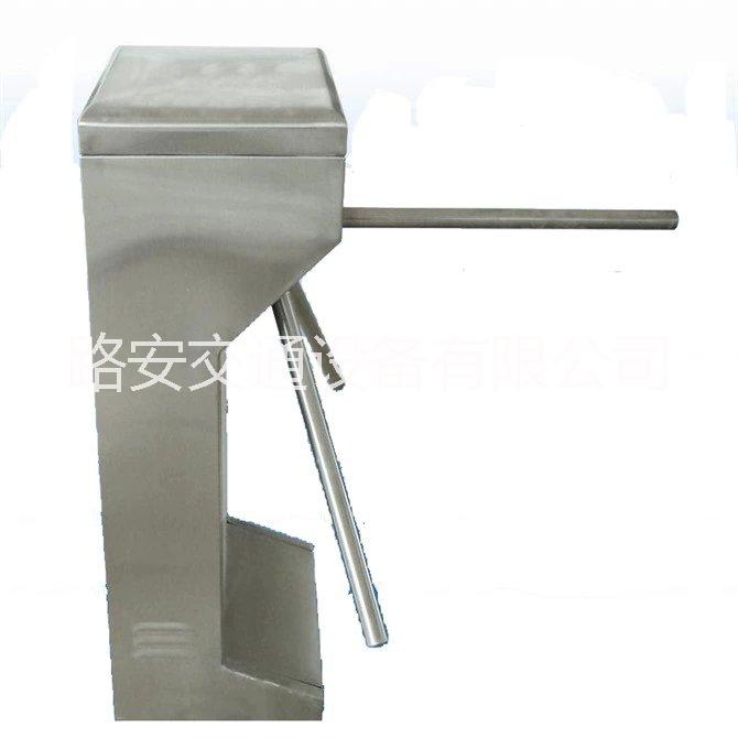 供應(yīng)三輥閘，翼閘，超市通道閘，公園門禁，公園通道閘，大廈通道閘，小區(qū)通道閘，收費(fèi)系統(tǒng)，人行通道閘，收費(fèi)閘。