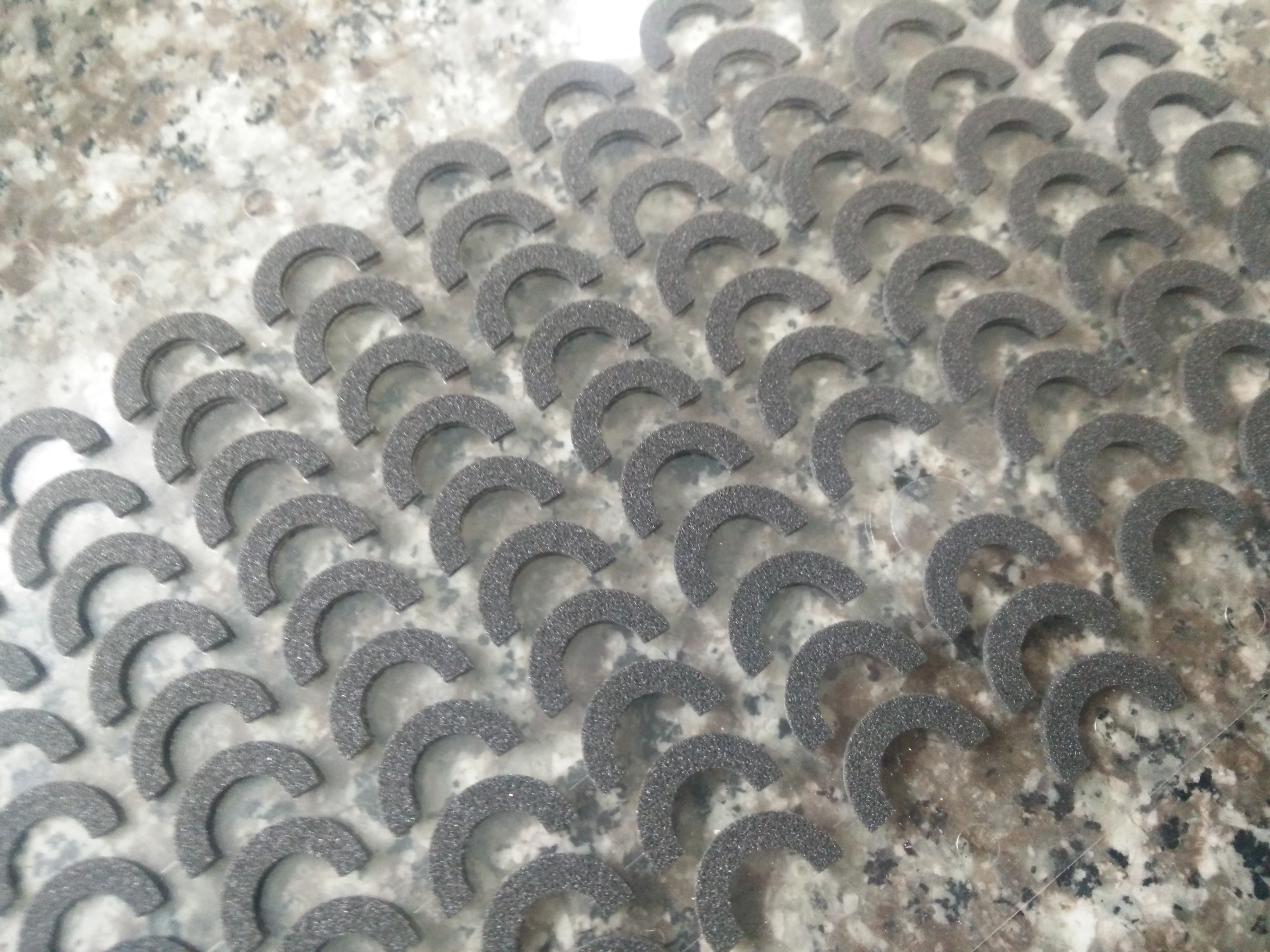 供應(yīng)封盛耳機(jī)吸音棉 耳殼棉 蘋(píng)果海棉 用于耳機(jī)|耳殼|喇叭，*棉海棉制造商，廠家直銷(xiāo)，單價(jià)優(yōu)勢(shì)，質(zhì)量放心，歡迎來(lái)電咨詢(xún)