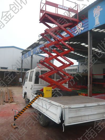 車載剪叉式液壓升降機,車載式升降平臺,車載式升降貨梯