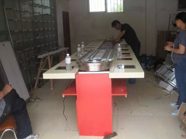 供應(yīng)旋轉(zhuǎn)小火鍋設(shè)備