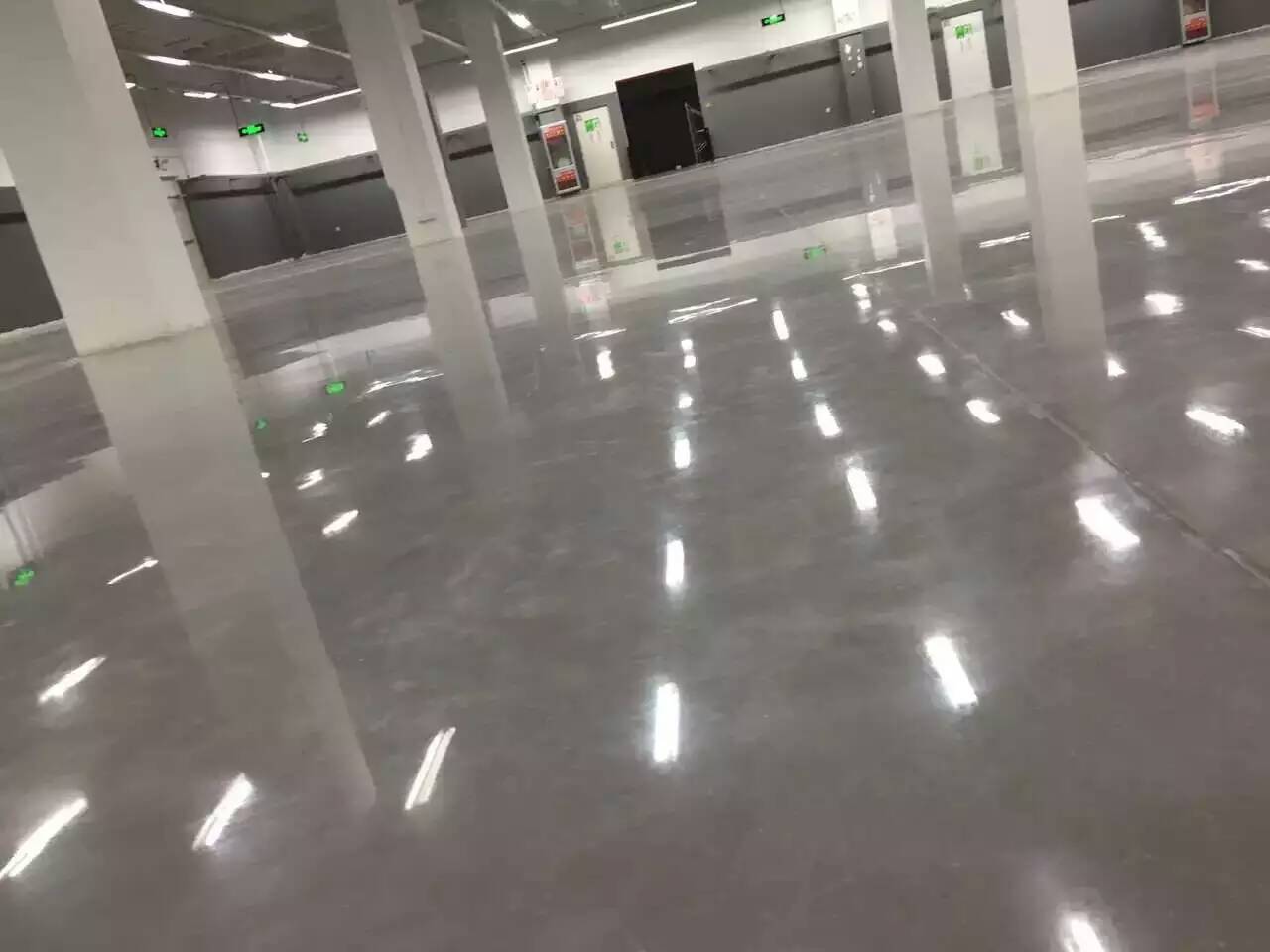 供應(yīng)德州混泥土密封固化劑地坪，德州密封固化劑地坪，德州混泥土密封固化劑，德州地坪施工。德州耐磨地坪