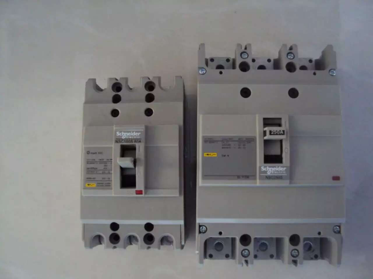 供應施耐德塑殼斷路器EZC-100