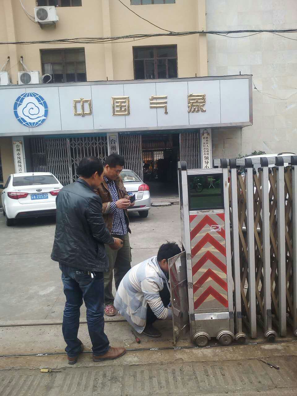 供應(yīng)溫嶺浩天電動(dòng)門(mén)伸縮門(mén)廠家銷(xiāo)售安裝維修更便捷