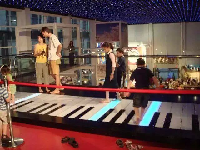 供應(yīng)地面鋼琴