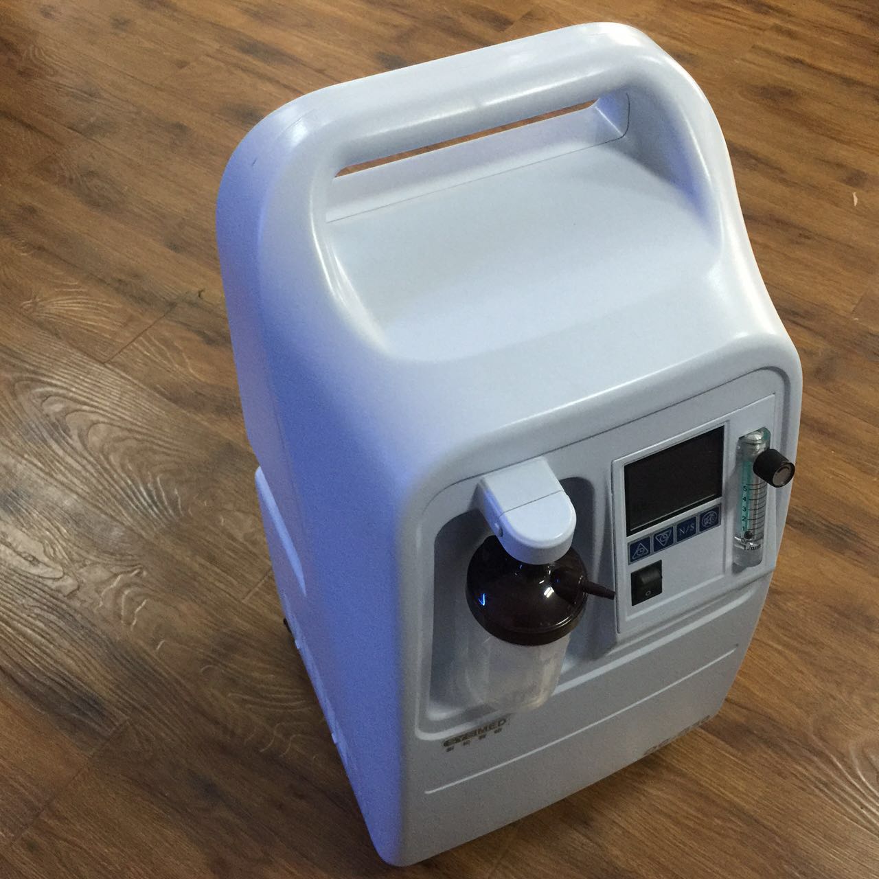 供應慢阻肺病人*制氧機呼吸機