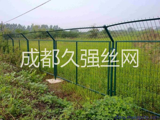 用于公路隔離防護|小區(qū)圍欄|鐵路的柵欄網(wǎng)/圍欄網(wǎng)生產(chǎn)廠家