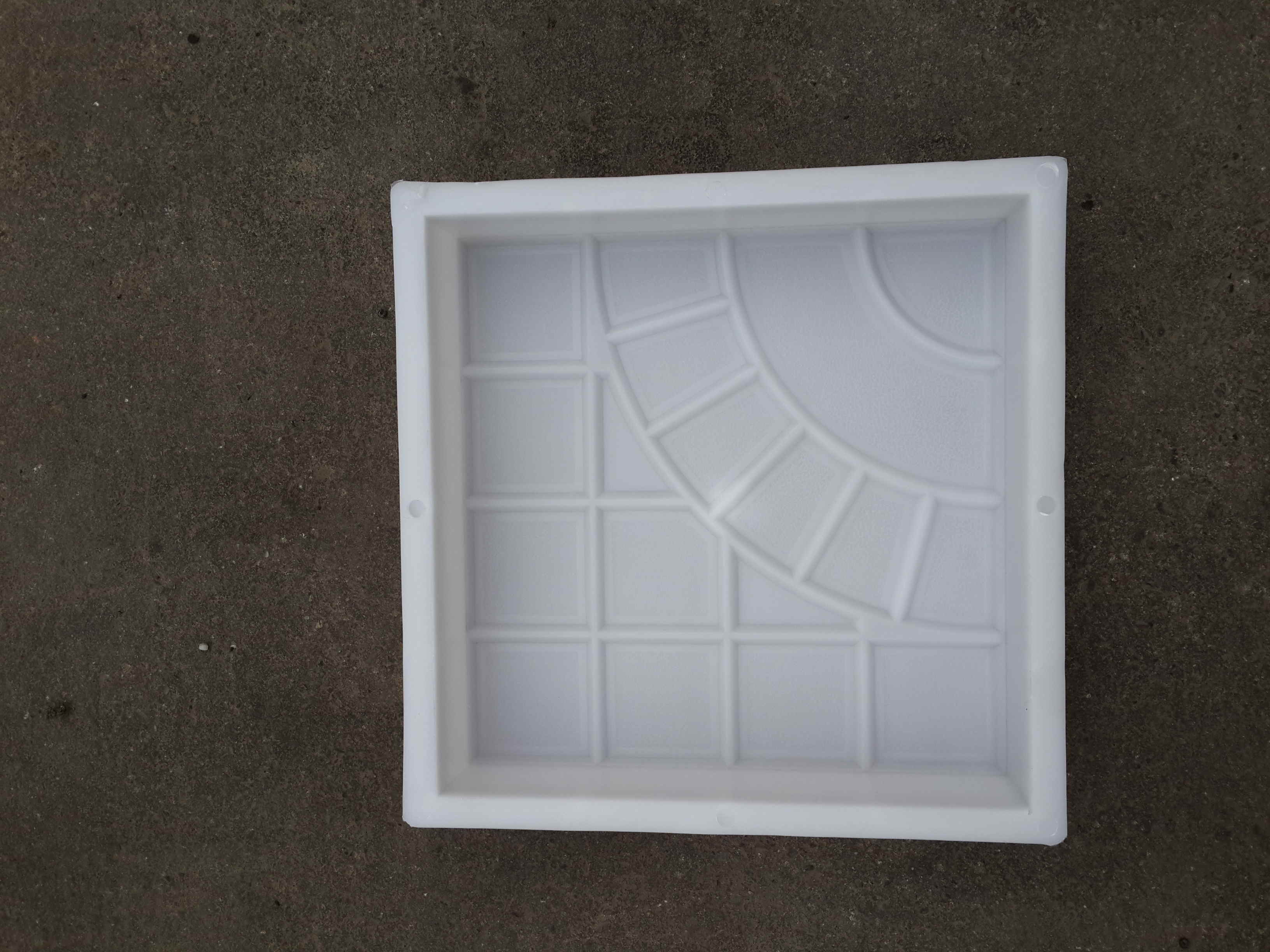 供應(yīng)保定勇鑫彩磚彩瓦模具供應(yīng)