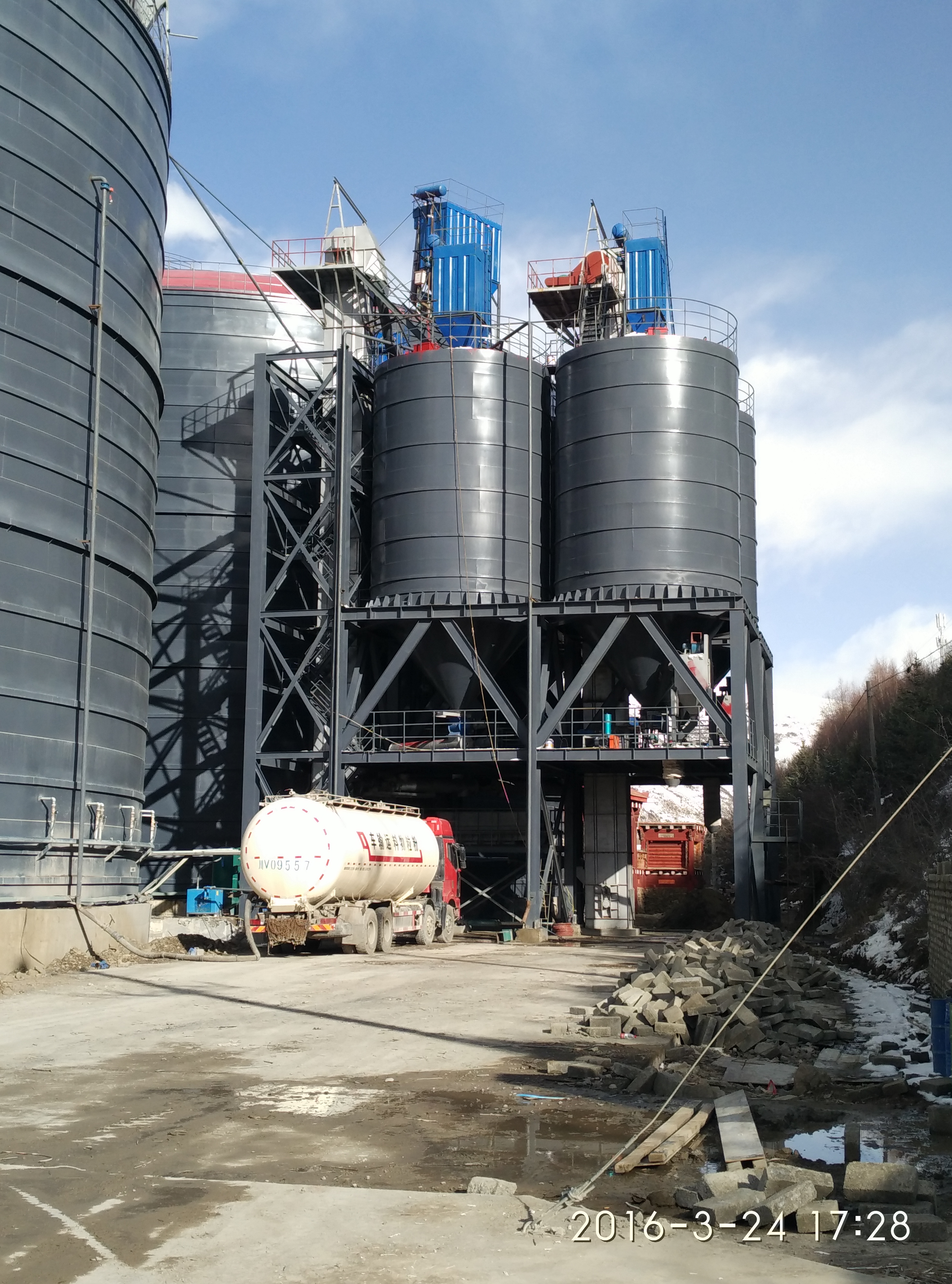 供應(yīng)用于散裝水泥儲(chǔ)存|散裝粉煤灰儲(chǔ)的山東大型鋼板倉(cāng) 山東大型鋼板庫(kù)