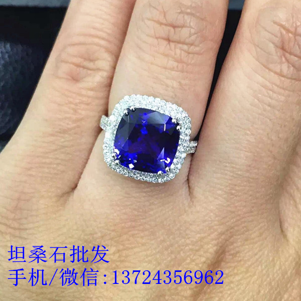 供應經(jīng)典款金鑲坦桑石戒指