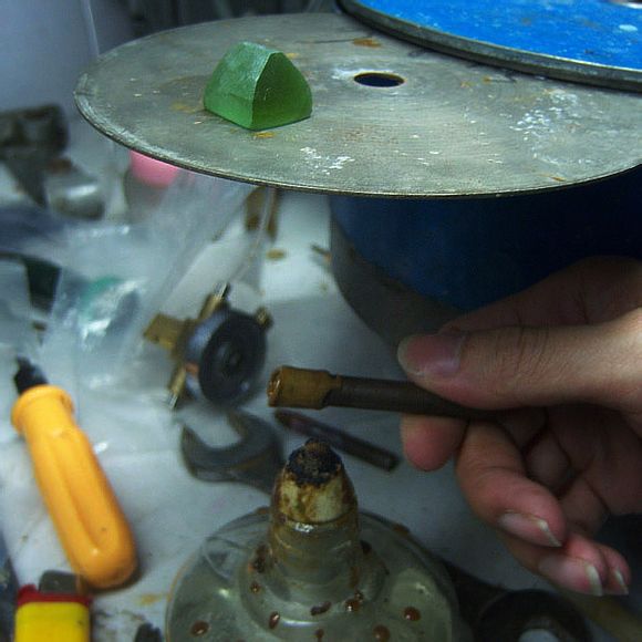 供應(yīng)景德鎮(zhèn)撫州南昌陶瓷研磨加工冷卻液無泡沫傾向，磨削沉降性能好；潤滑性*，加工表面理想 配方組份完全水溶性