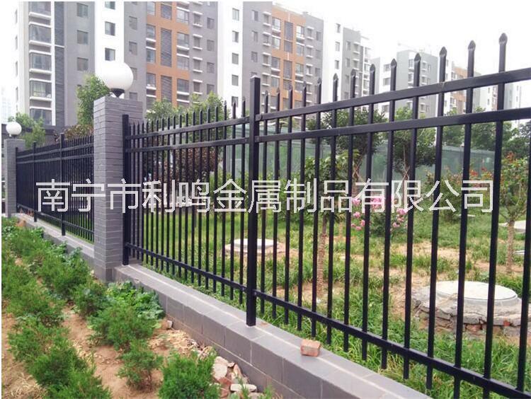 供應(yīng)用于安全防盜的小區(qū)防護(hù)欄 學(xué)校安全防護(hù)欄 廣西廠家全國供應(yīng) 品質(zhì)保證量大從優(yōu)