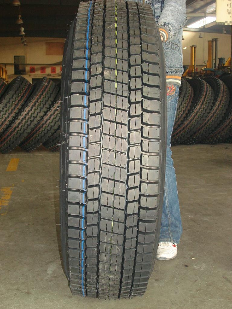 供應(yīng)315/70R22.5卡貨車胎，安納西工貿(mào)直銷，廠家長(zhǎng)期供應(yīng)