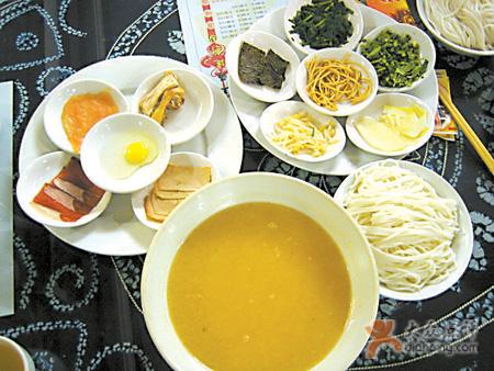 供應(yīng)用于培訓(xùn)的過橋米線培訓(xùn) 過橋米線技術(shù)學(xué)習(xí)