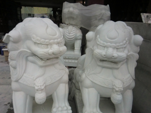 供應(yīng)石獅子、石雕漢白玉獅子工藝品 、漢白玉石獅子石雕藝術(shù) 、石雕獅子