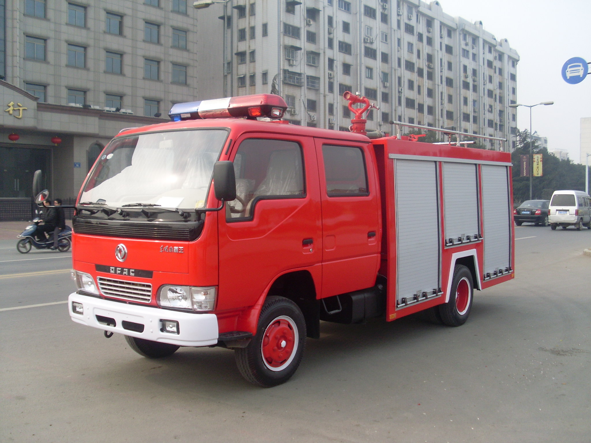 供應(yīng)東風小多利卡/銳鈴3噸水罐消防車