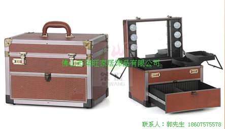 供應(yīng)彩妝帶燈手提化妝箱、彩妝多功能化妝箱、彩妝工具箱、彩妝帶燈泡鏡子化妝臺(tái)、彩妝拉桿化妝箱、彩妝紋繡化妝箱