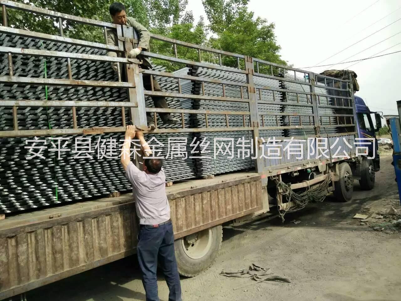 供應海景房圍墻鋅鋼鐵藝圍欄 鋅鋼耐潮濕不易生銹圍欄 可以兩種顏色隨意搭配的圍墻護欄網(wǎng)