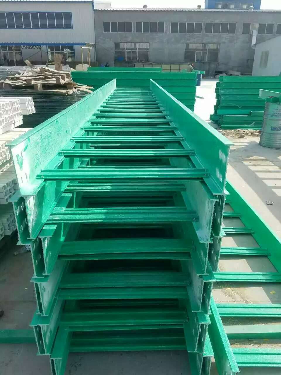 供應(yīng)玻璃鋼橋架（福建湖北）規(guī)格齊全
