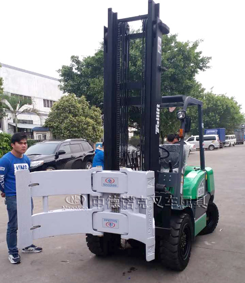供應(yīng)用于夾抱紙卷的廣東3噸紙卷夾抱車、紙卷夾出廠價(jià)
