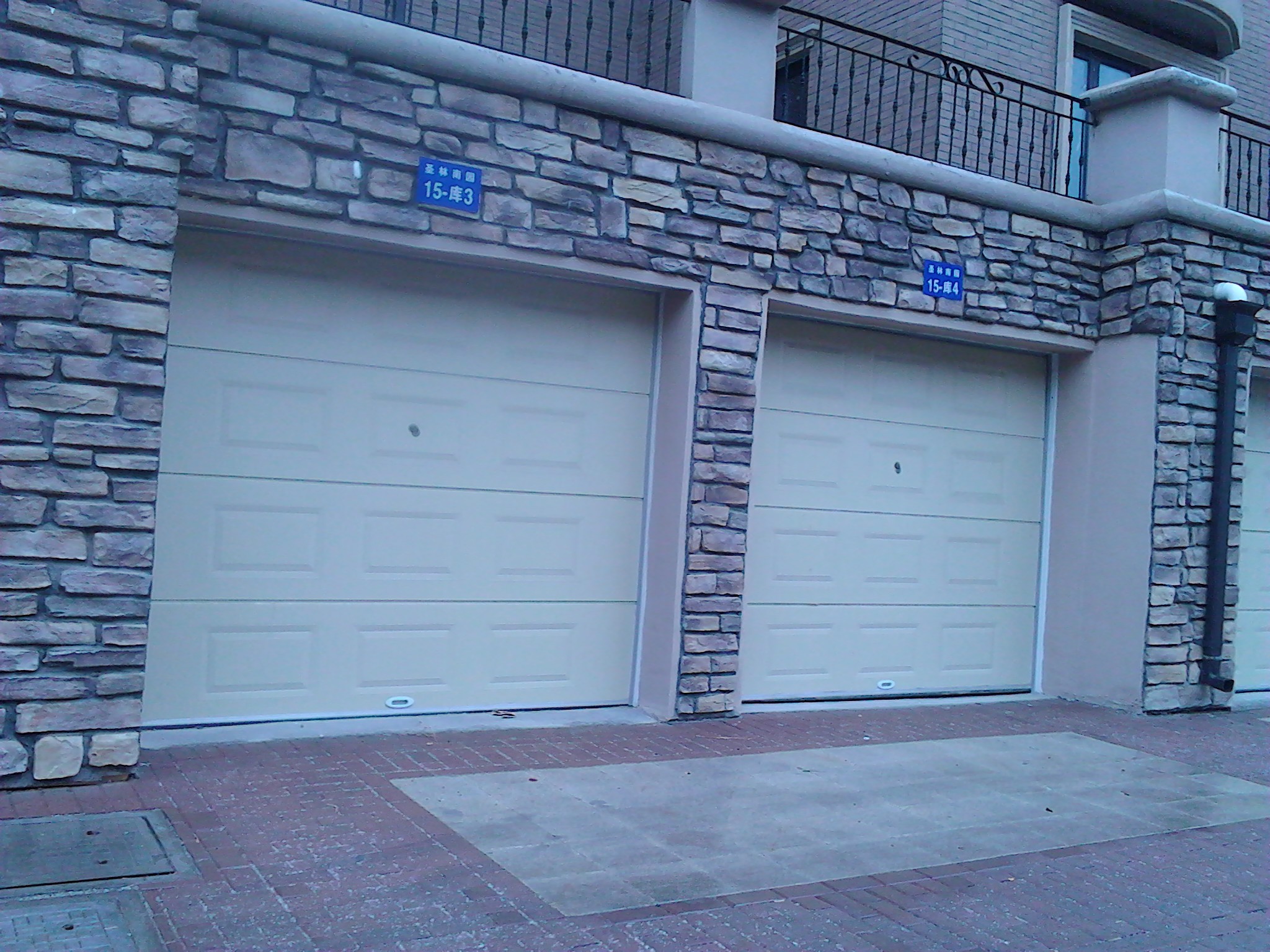 電動(dòng)車庫門廠家定制、浙江電動(dòng)車庫門