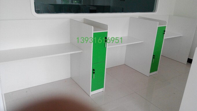 供應(yīng)新款時(shí)尚環(huán)保辦公桌屏風(fēng)隔斷一對(duì)一培訓(xùn)桌課桌椅