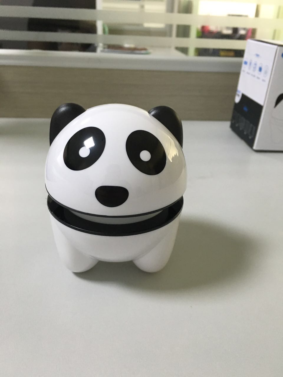 可愛熊貓送禮利器三角電動(dòng)按摩器