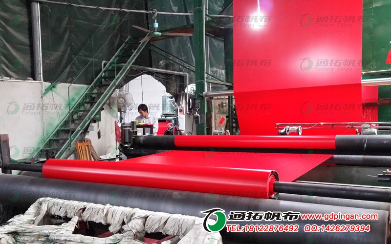 供應(yīng)用于防水防雨的我廠批發(fā)紅色蓋貨帆布 紅色遮陽篷布 PVC涂塑布