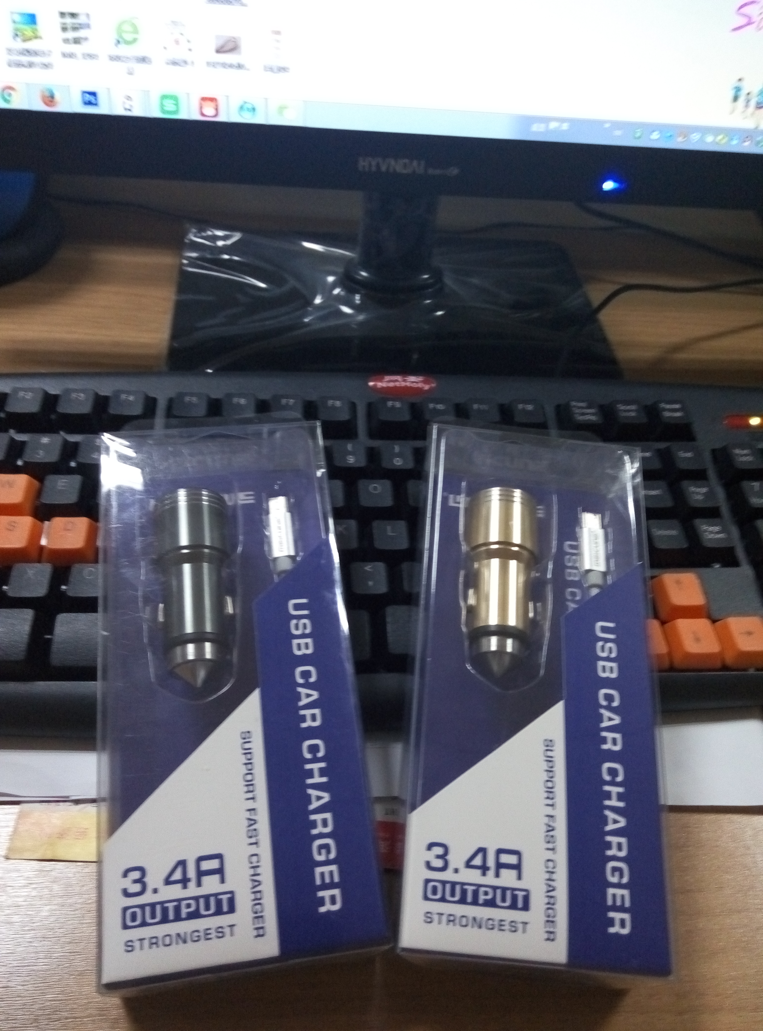 供應(yīng)多功能旋轉(zhuǎn)車載支架車載車充