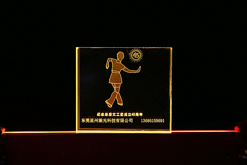 供應(yīng)玻璃亞克力激光內(nèi)雕來料加工定制 水晶三維立體內(nèi)雕 內(nèi)雕人像照片