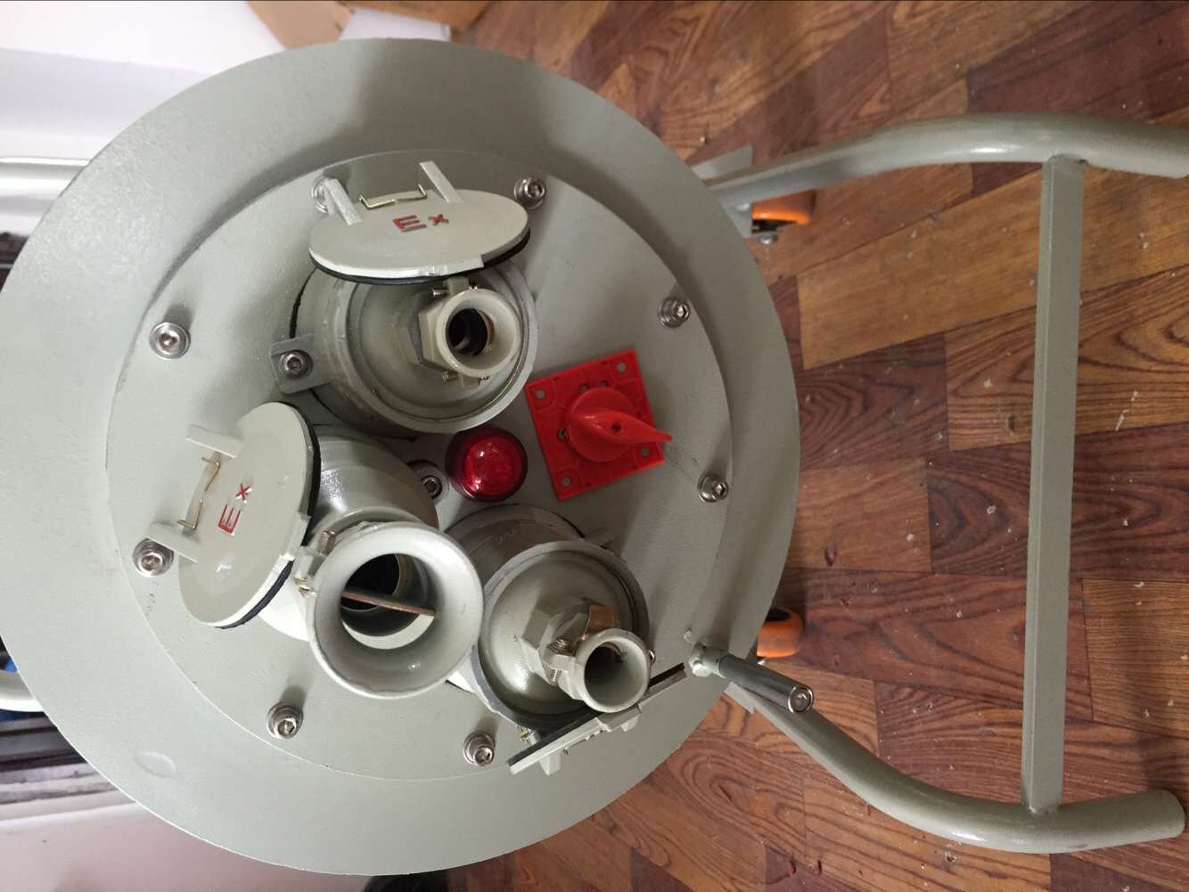 供應(yīng)用于檢修電器的BXD58-16A防爆移動(dòng)電纜盤