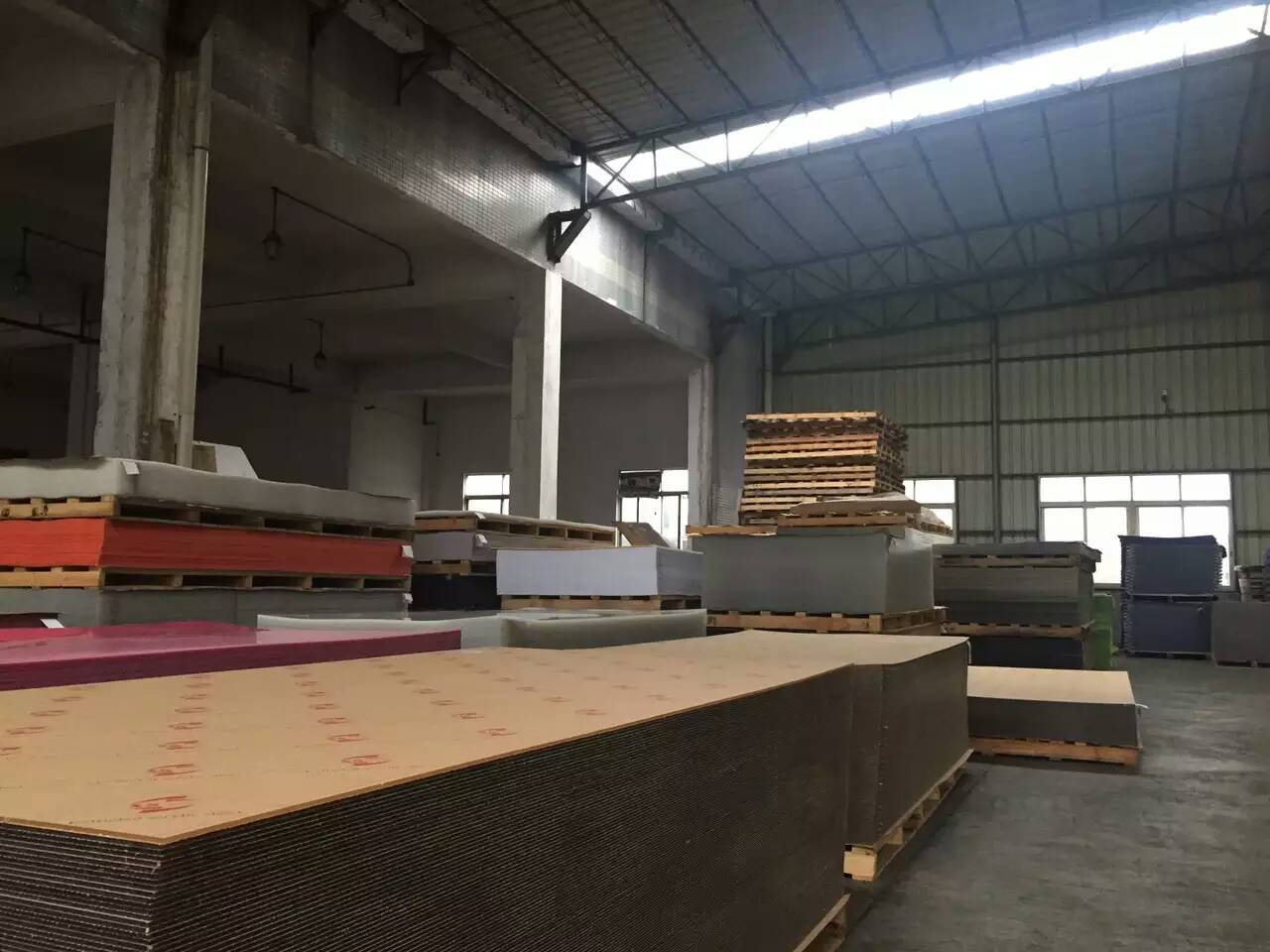 供應(yīng)用于工藝品、廣告的亞克力、有機(jī)玻璃、擠壓板、澆鑄板