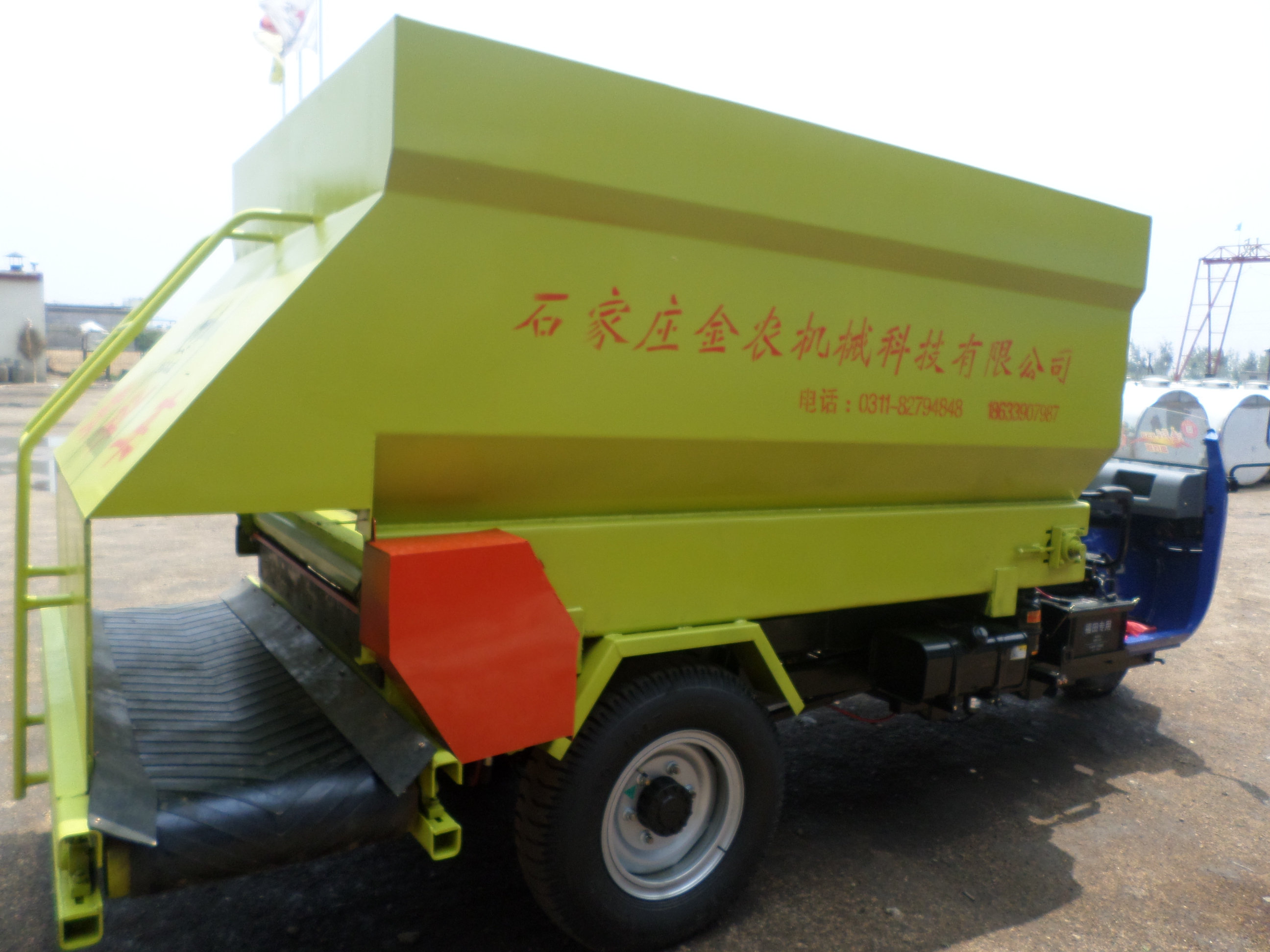 福田五星底盤撒料車 9SF-5撒料車 撒料車 雙面撒料 全液壓撒料車 全新撒料車 撒料車生產(chǎn)廠家 牛場撒料車 金農(nóng)機(jī)械