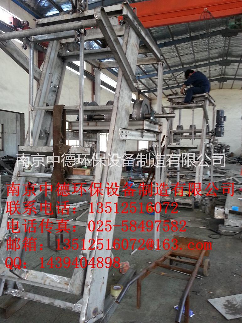 供應(yīng)GSGS鋼絲繩牽引格柵除污機，全不銹鋼材質(zhì)，廣泛用于給排水工程，泵站攔截水中的漂浮物或進行雜物的分離